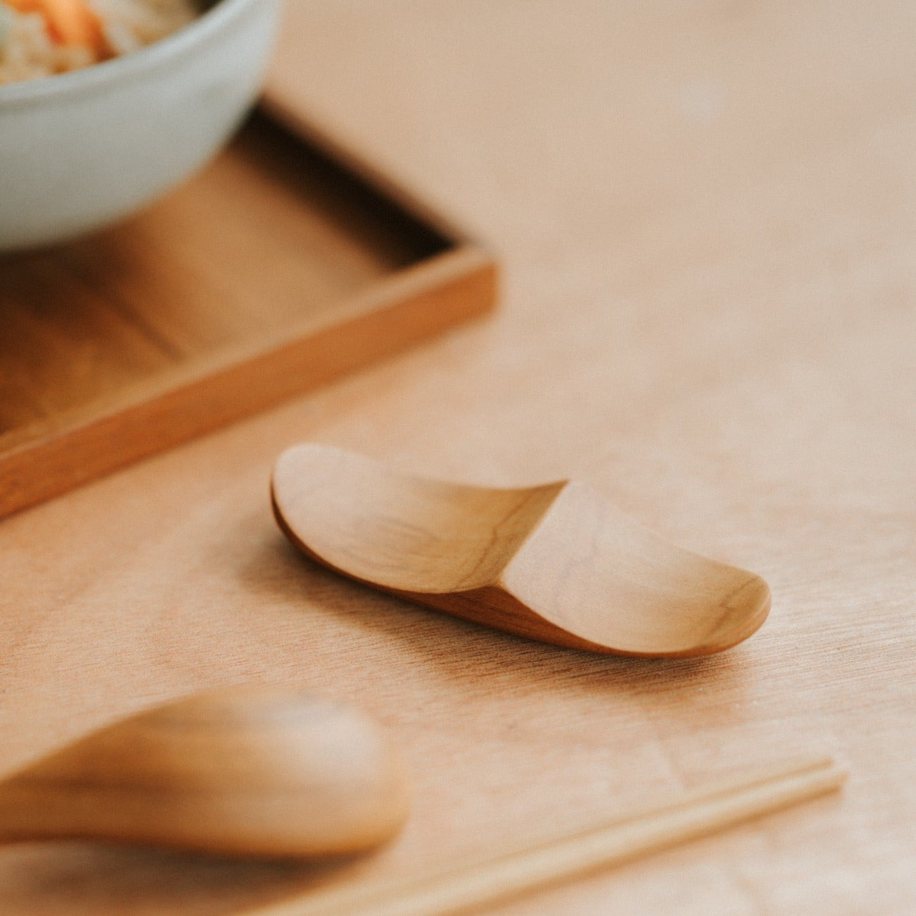 Baguettes et repose-cuillère en bois de teck