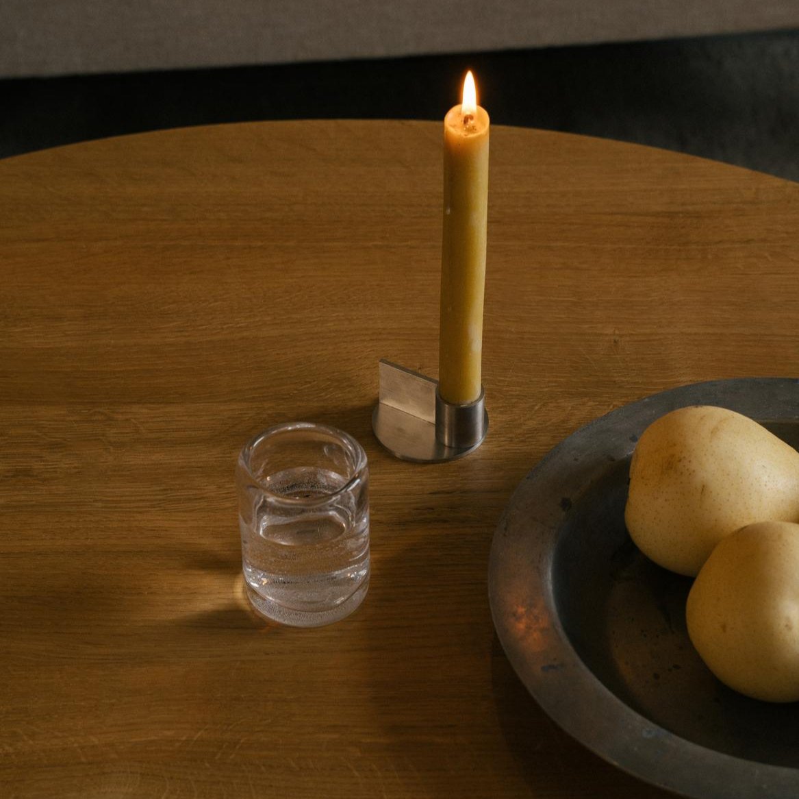 FUNDAMENT CANDLE HOLDER | STAINLESS STEEL | FORM 1 on wooden table with fruits bowl