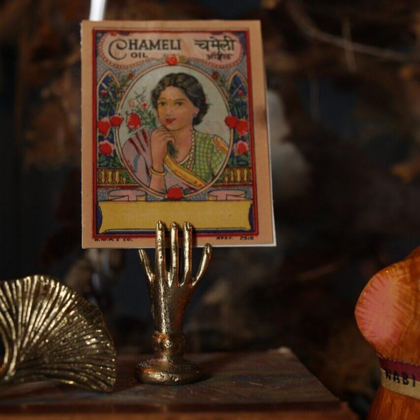 Jana Hand Card Holder holdng card