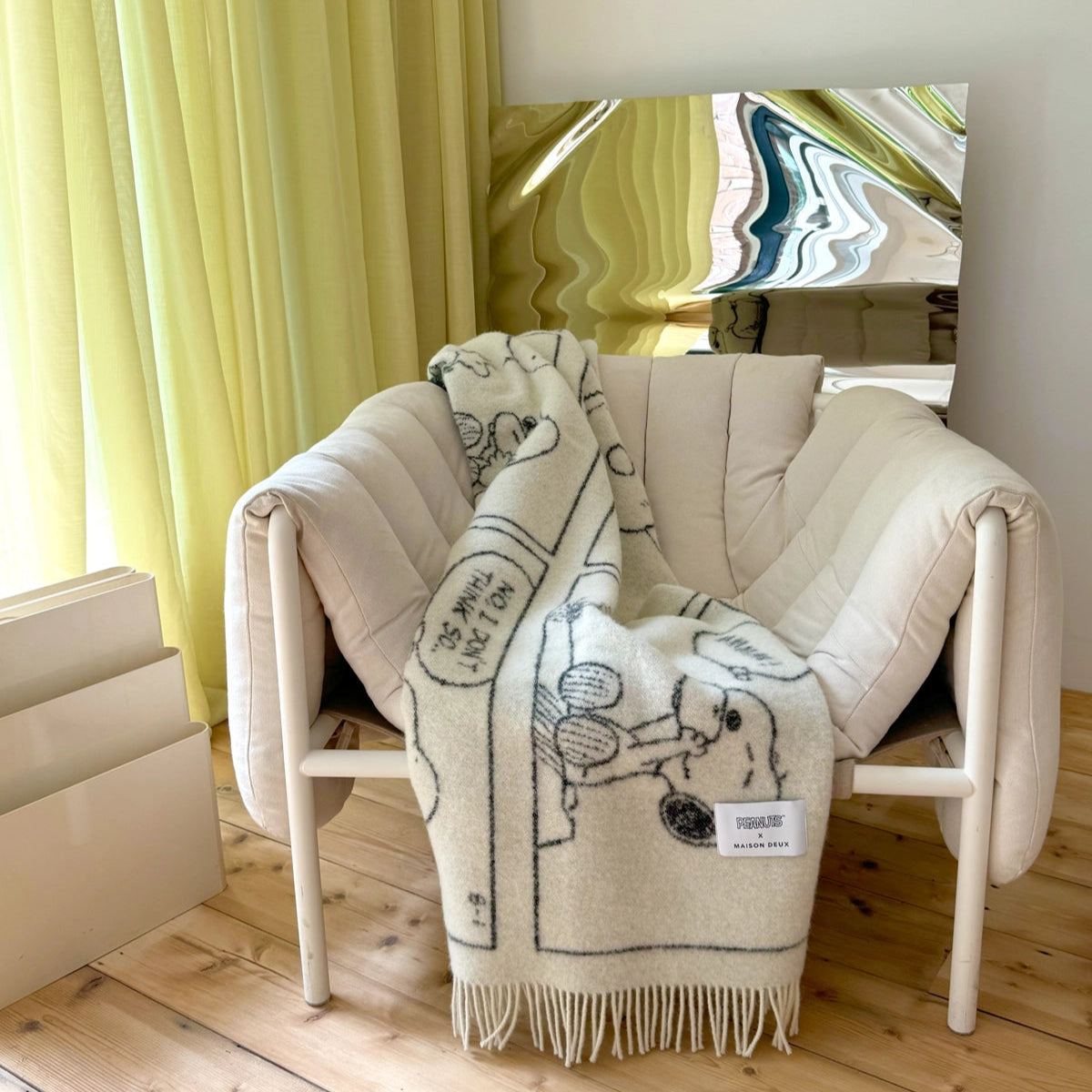 Peanuts Blanket Comic Doughnut White Black