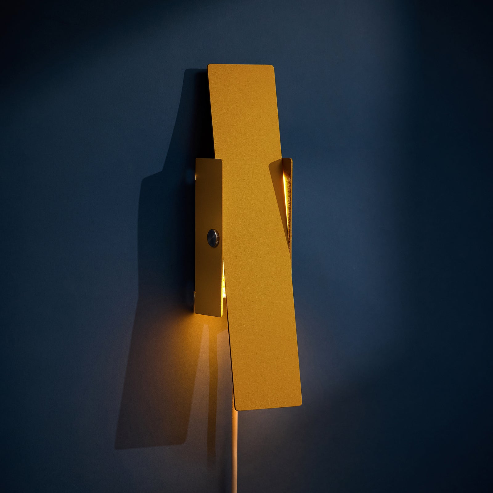 Pivoting Wall Lamp | Yellow