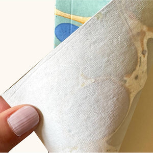 Carnet marbré à la main en bleu roi