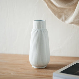 Vase à fleurs japonais blanc à lignes pointillées