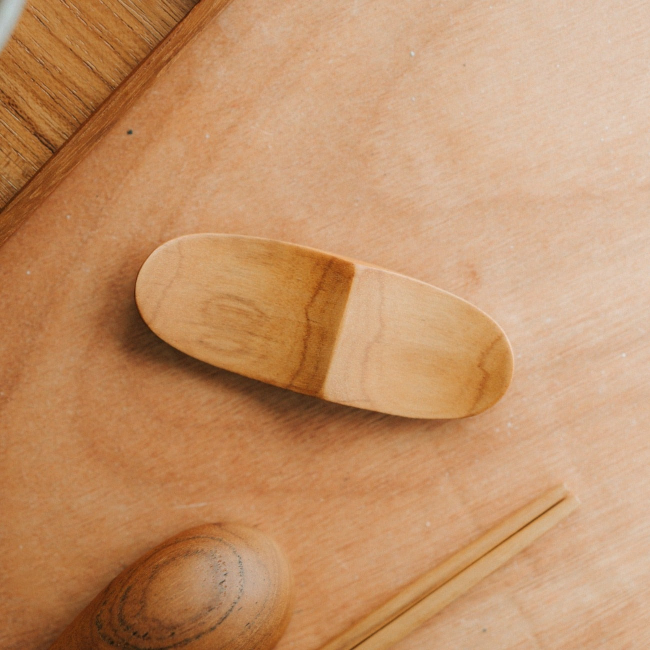 Baguettes et repose-cuillère en bois de teck