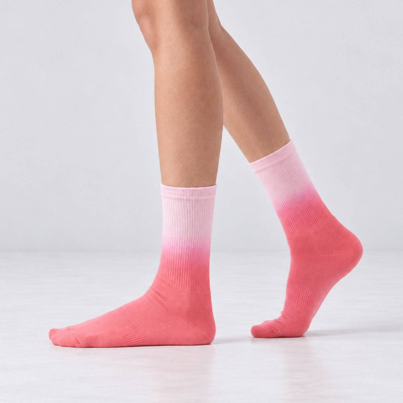 GRADIENT STRAWBERRY ICE SOCKS