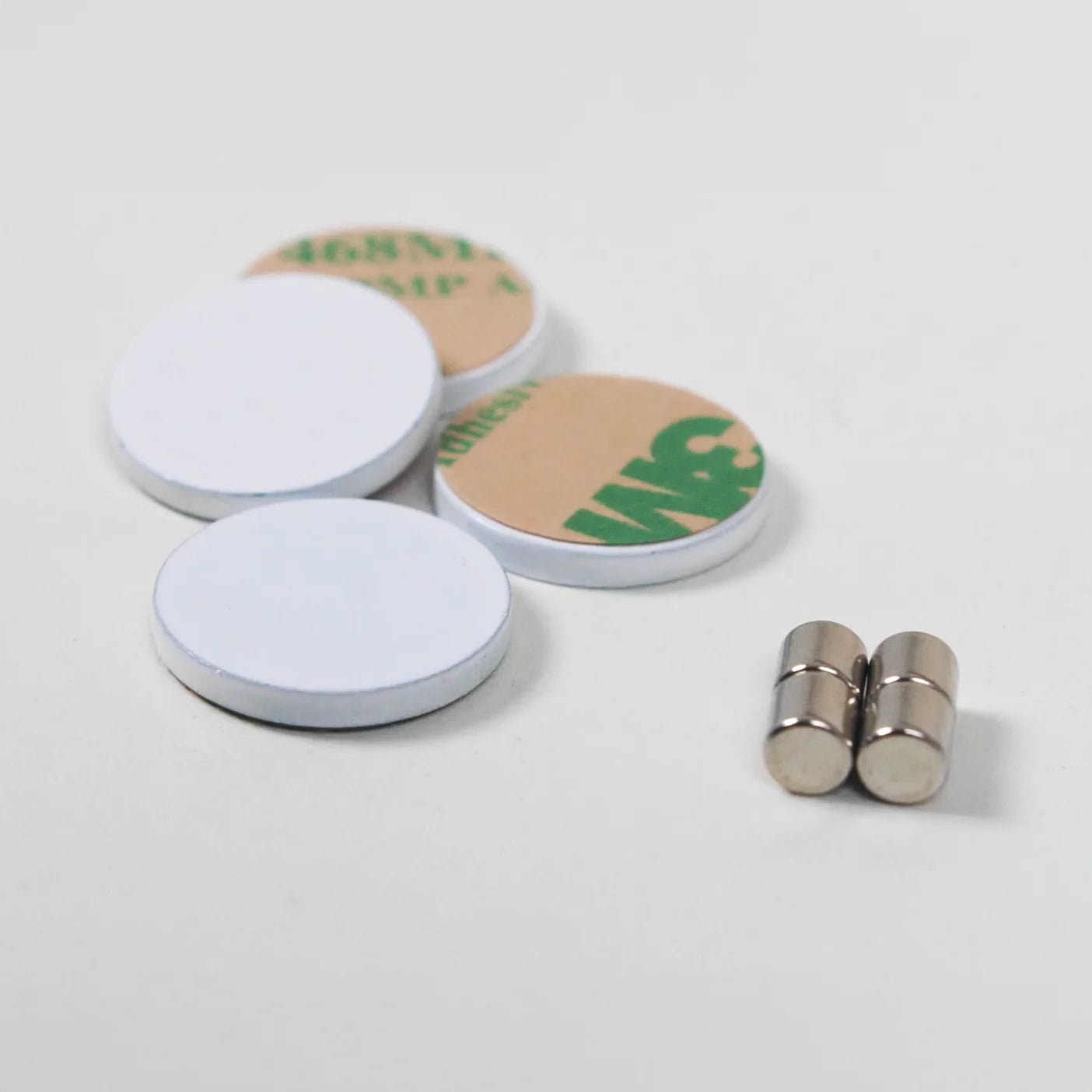 POSTER HANGING KIT | METAL MAGNETS