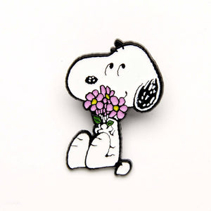 Peanuts Give Hugs Pin | Flowers