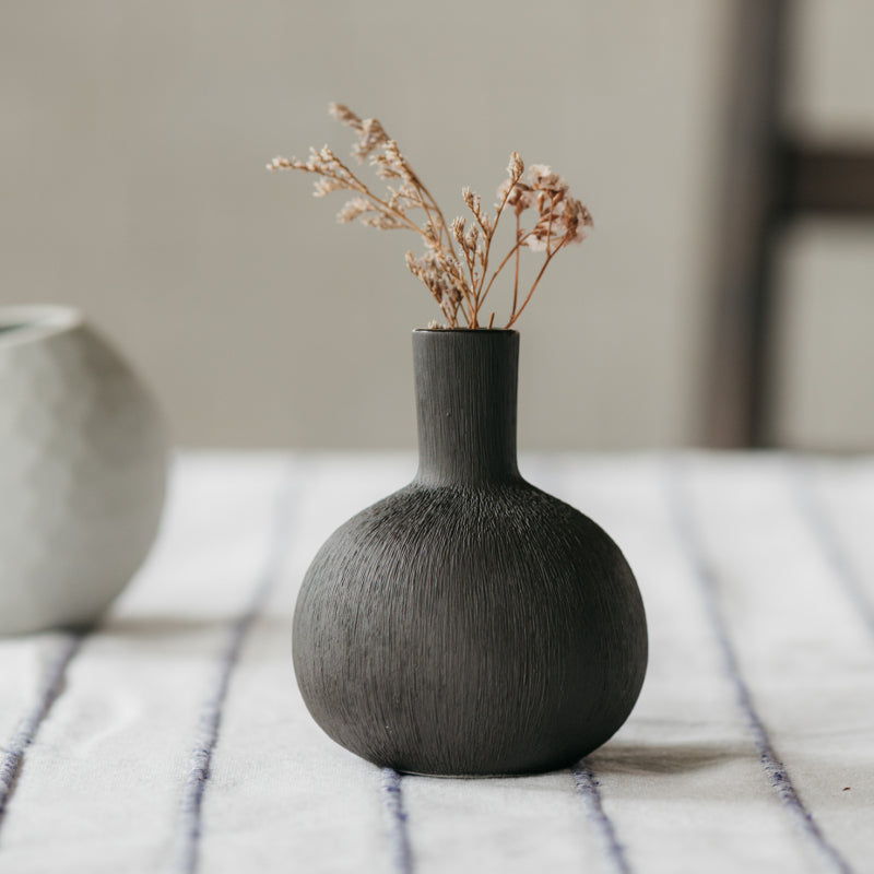 Black Chinese Globe Vase